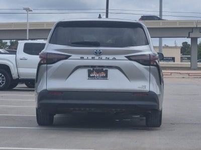 2023 Toyota Sienna LE 8 Passenger