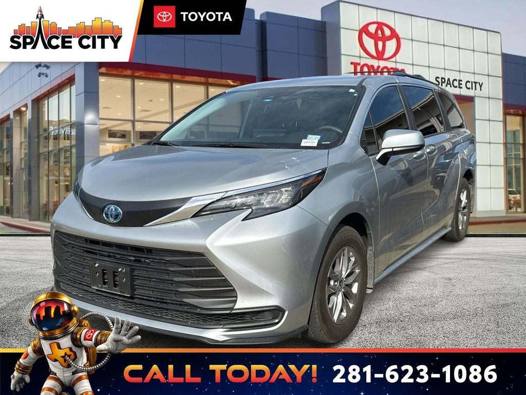 2025 Toyota Sienna LE 8-Passenger Hybrid FWD's photo