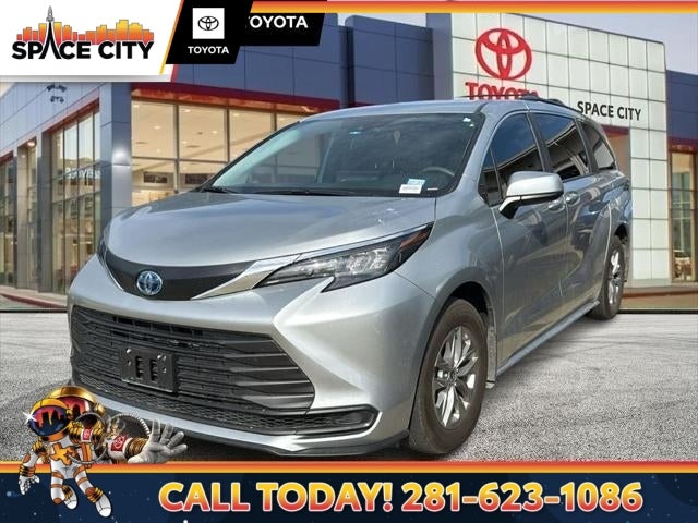 2025 Toyota Sienna LE 8 Passenger