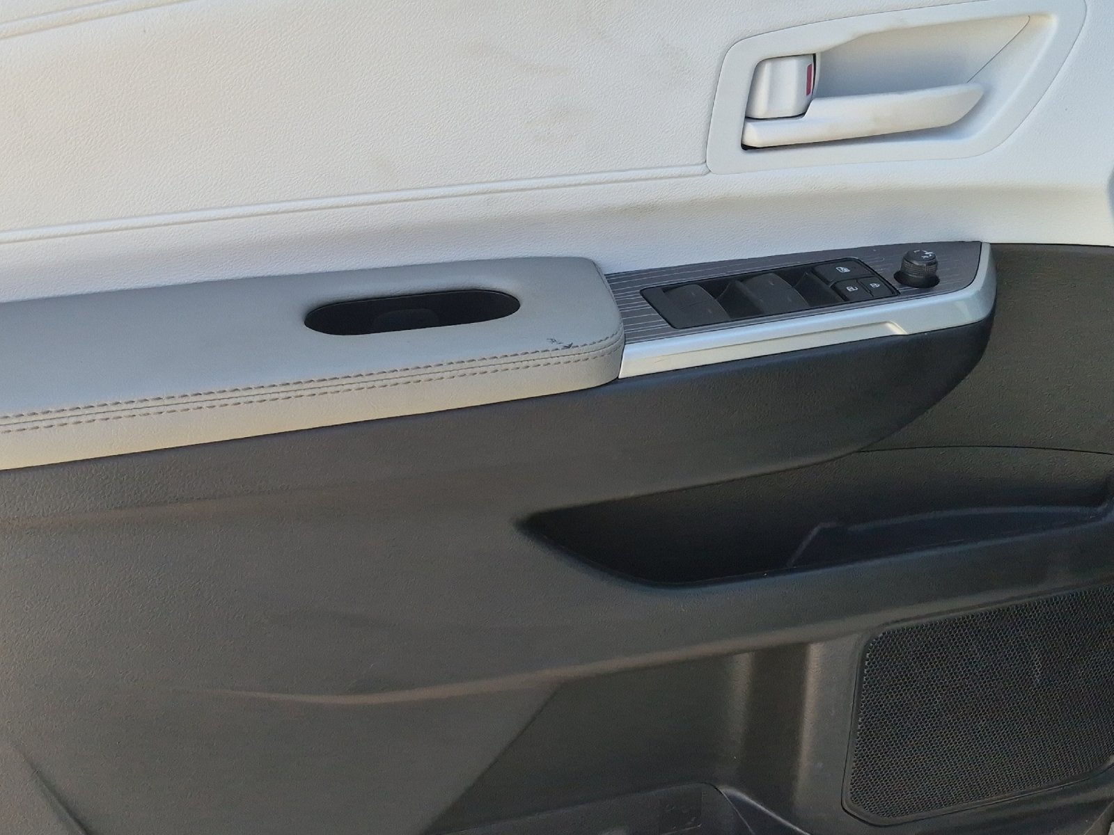 2025 Toyota Sienna LE 8 Passenger