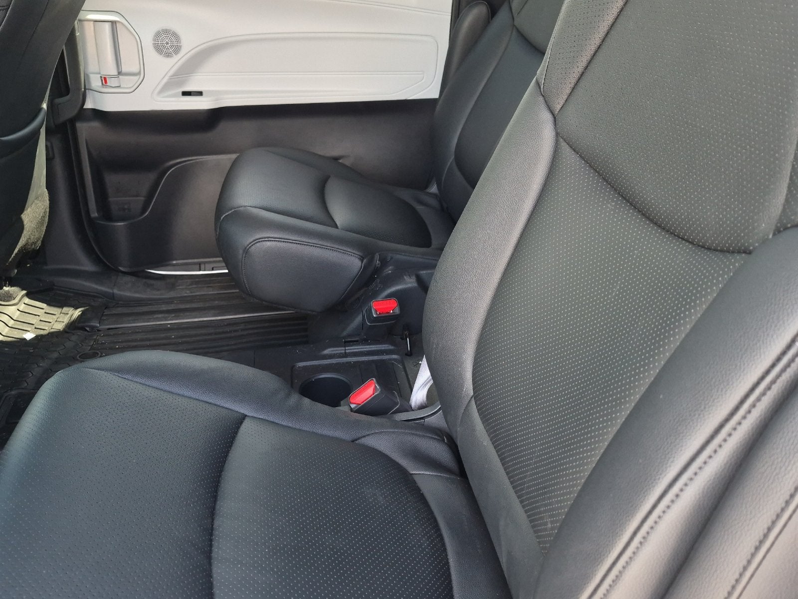 2025 Toyota Sienna LE 8 Passenger