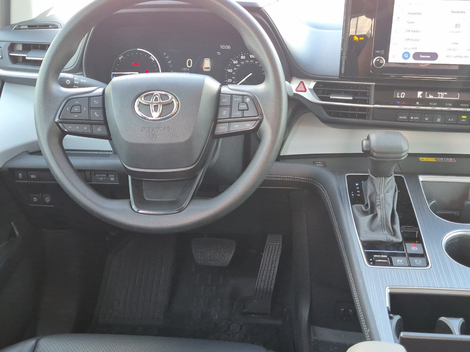 2025 Toyota Sienna LE 8 Passenger