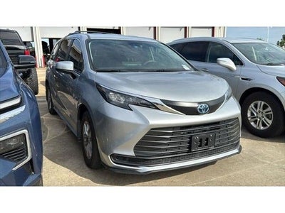 2025 Toyota Sienna LE 8 Passenger