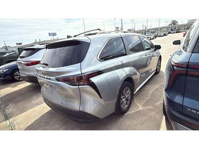 2025 Toyota Sienna LE 8 Passenger