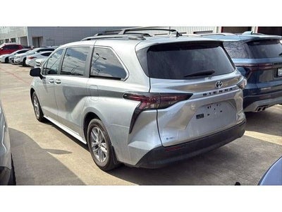 2025 Toyota Sienna LE 8 Passenger