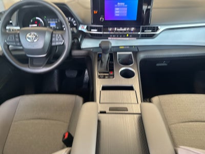 2026 Toyota Sienna LE 8 Passenger