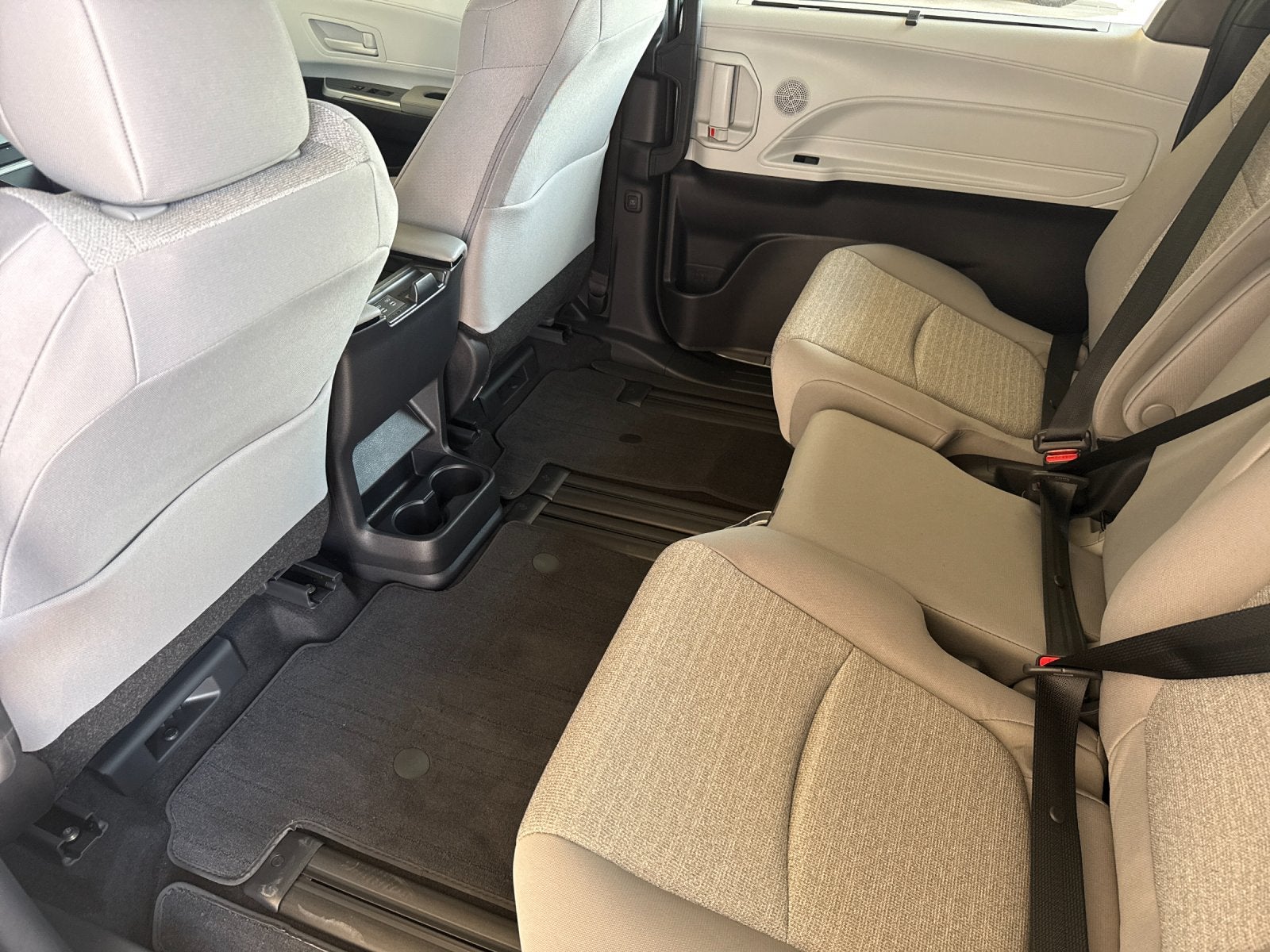 2026 Toyota Sienna LE 8 Passenger