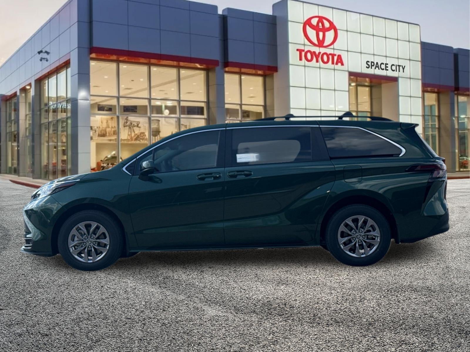 2026 Toyota Sienna LE 8 Passenger