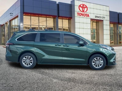 2026 Toyota Sienna LE 8 Passenger