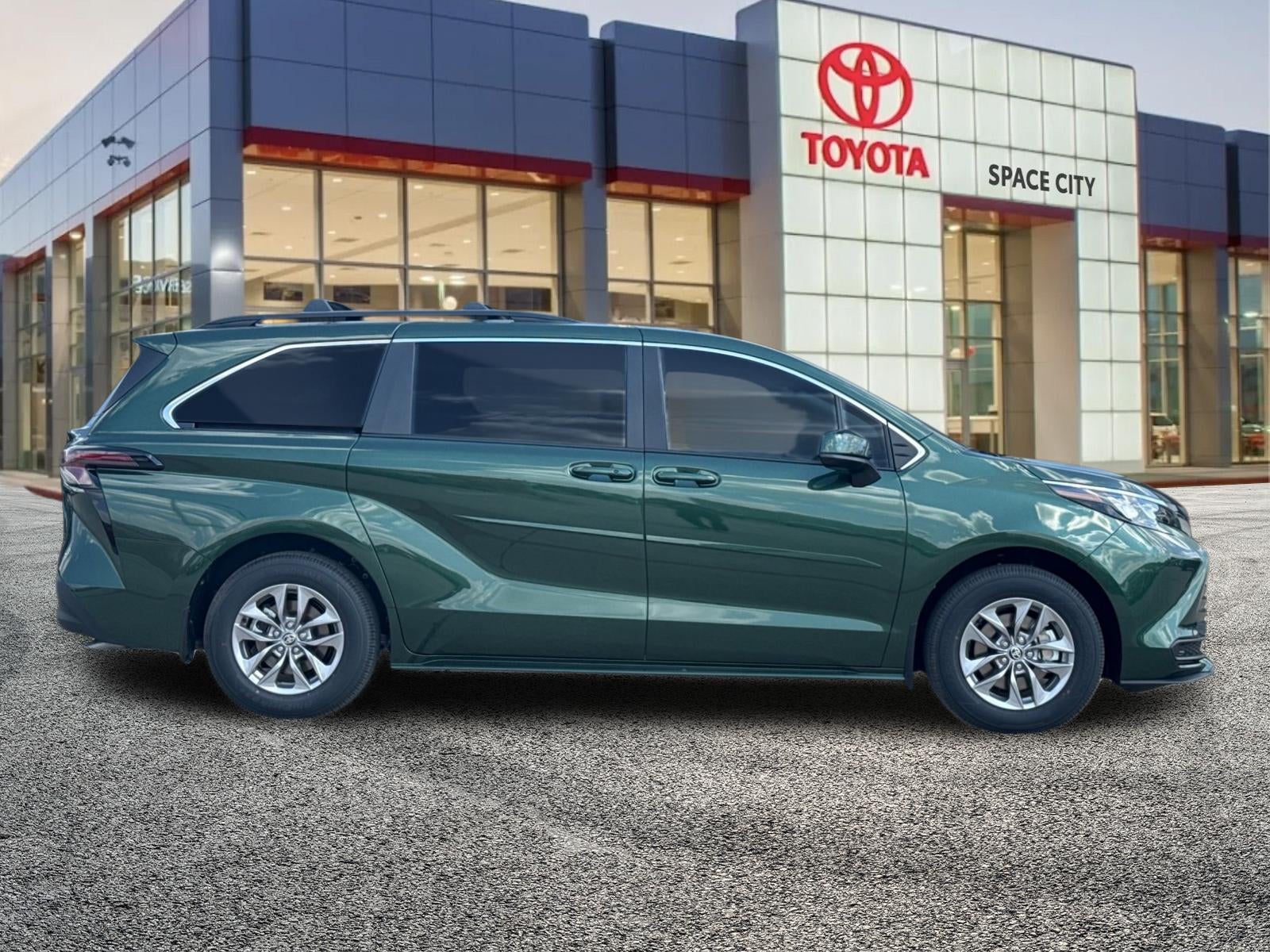 2026 Toyota Sienna LE 8 Passenger