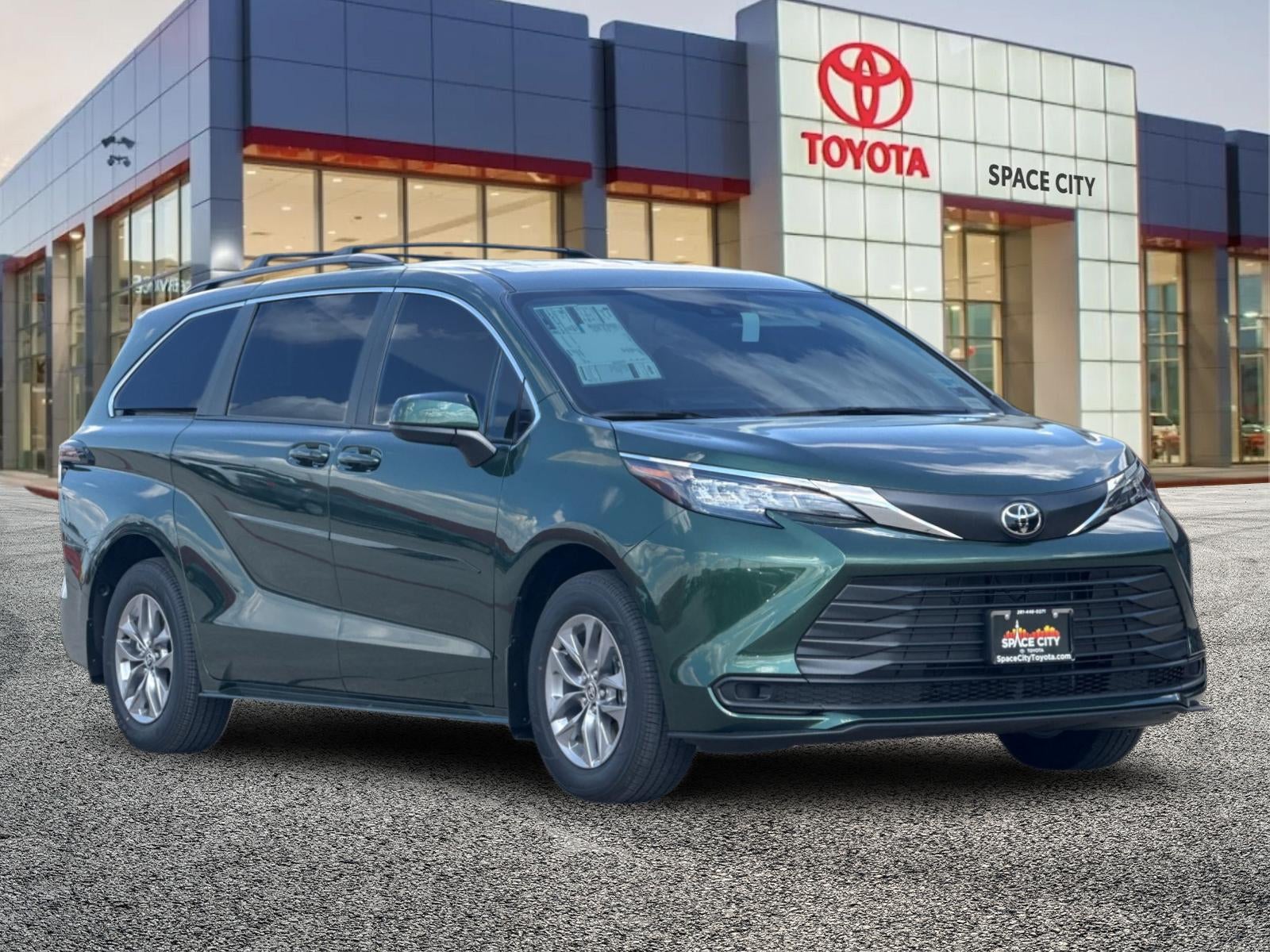 2026 Toyota Sienna LE 8 Passenger