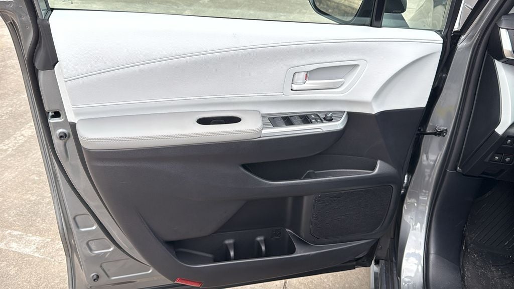 2026 Toyota Sienna LE 8 Passenger