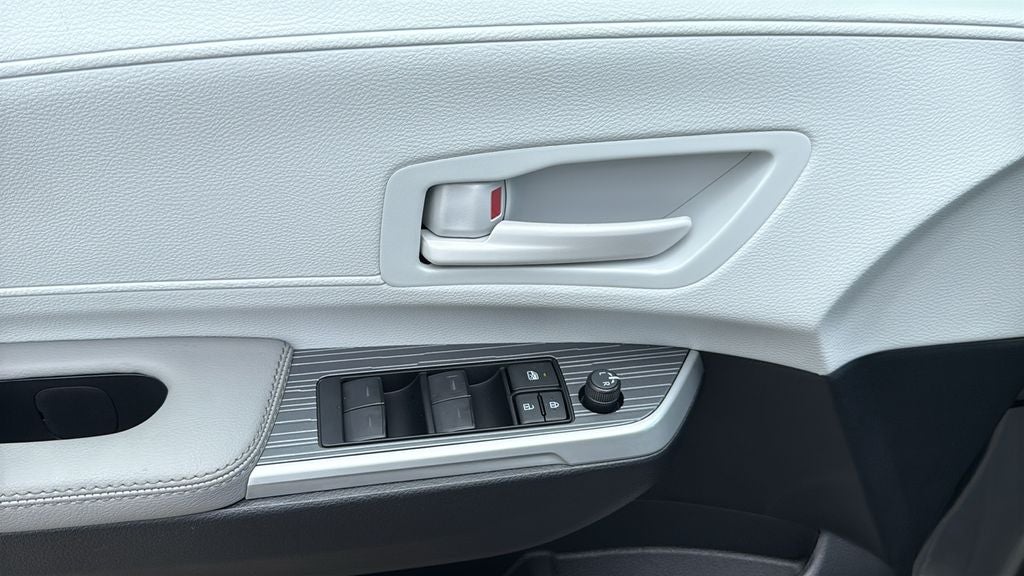 2026 Toyota Sienna LE 8 Passenger