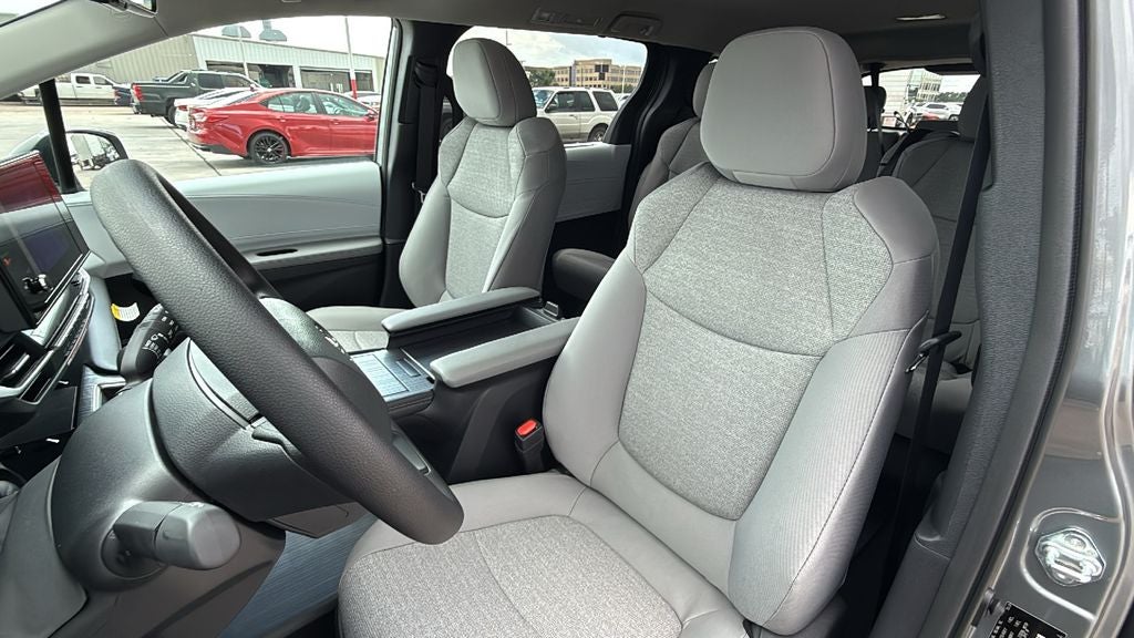 2026 Toyota Sienna LE 8 Passenger