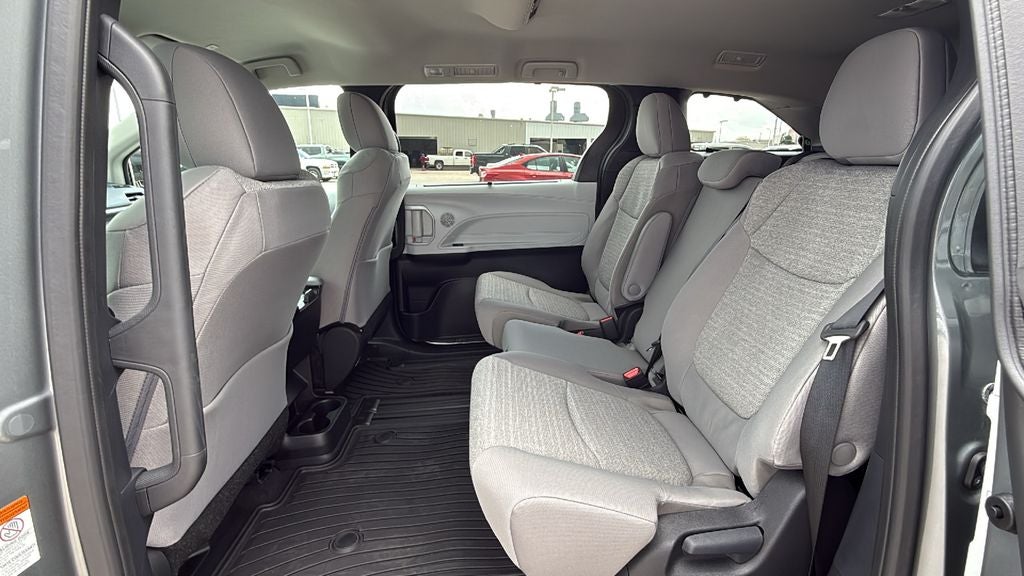 2026 Toyota Sienna LE 8 Passenger