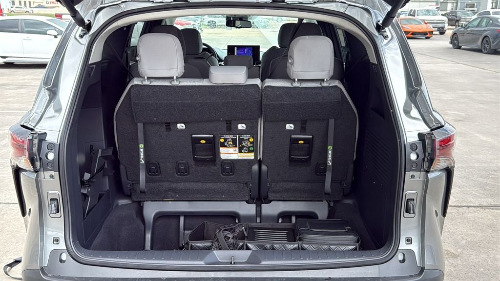 2026 Toyota Sienna LE 8 Passenger