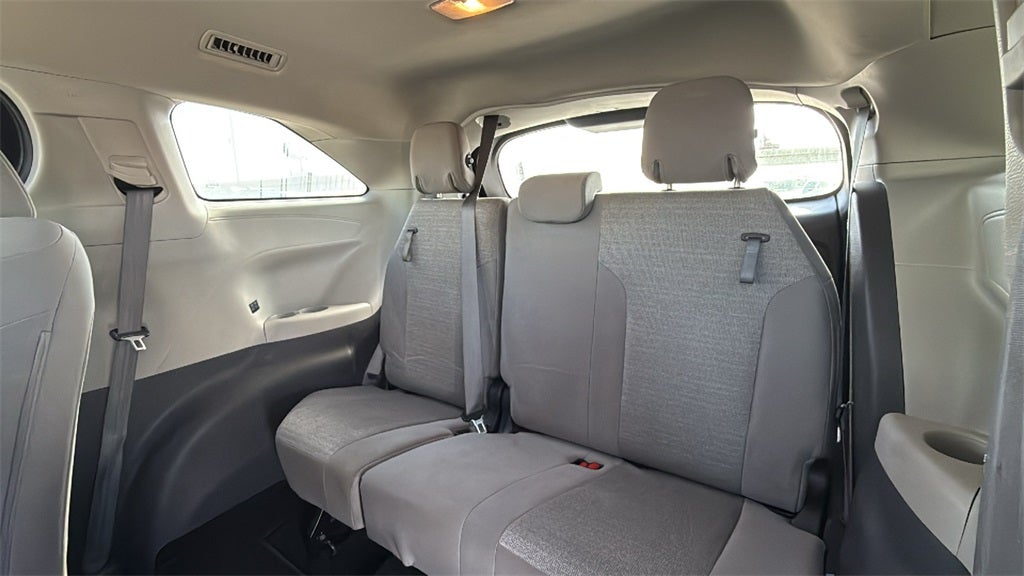 2021 Toyota SIENNA LE LE 8 Passenger