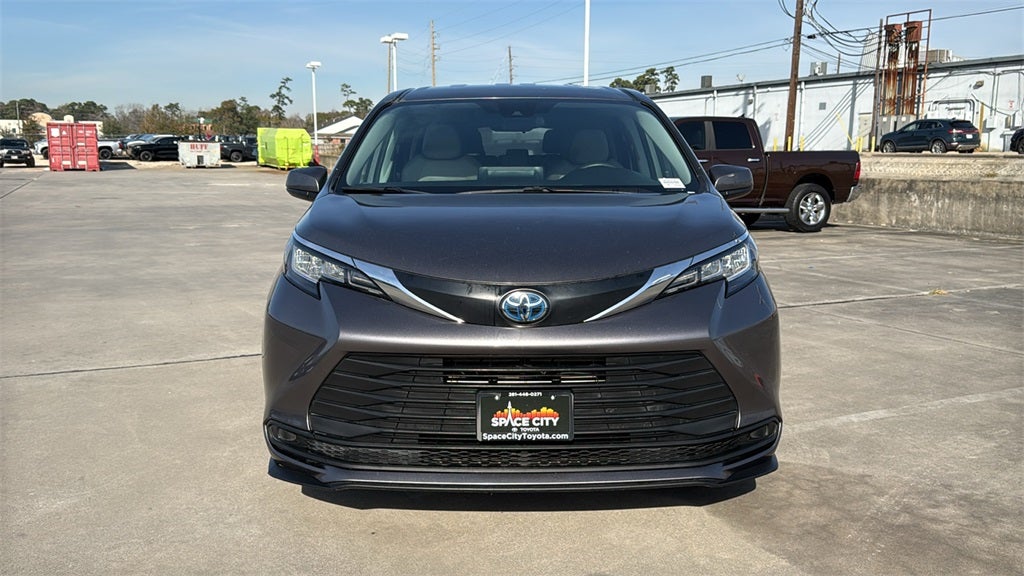 2021 Toyota SIENNA LE LE 8 Passenger
