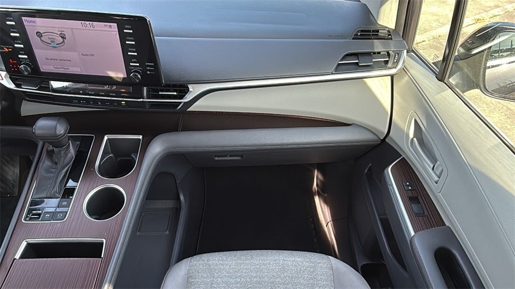 2021 Toyota SIENNA LE LE 8 Passenger