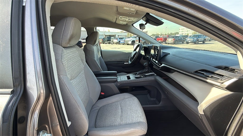 2021 Toyota SIENNA LE LE 8 Passenger