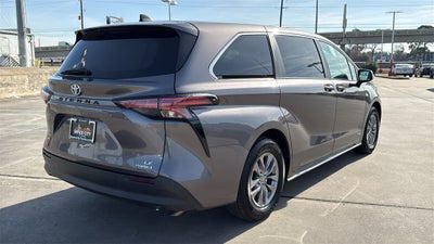 2021 Toyota SIENNA LE LE 8 Passenger