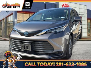 2021 Toyota SIENNA LE LE 8 Passenger