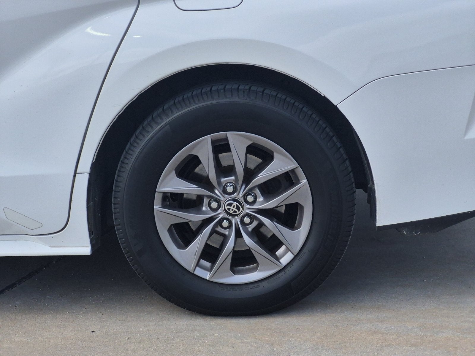 2021 Toyota Sienna LE 8 Passenger