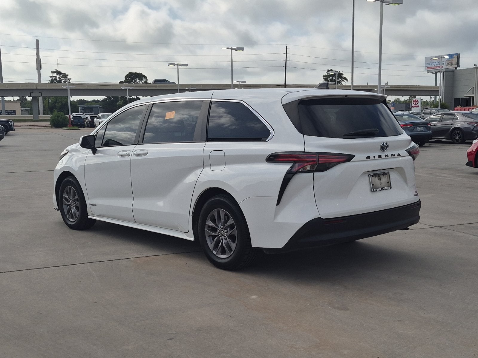 2021 Toyota Sienna LE 8 Passenger