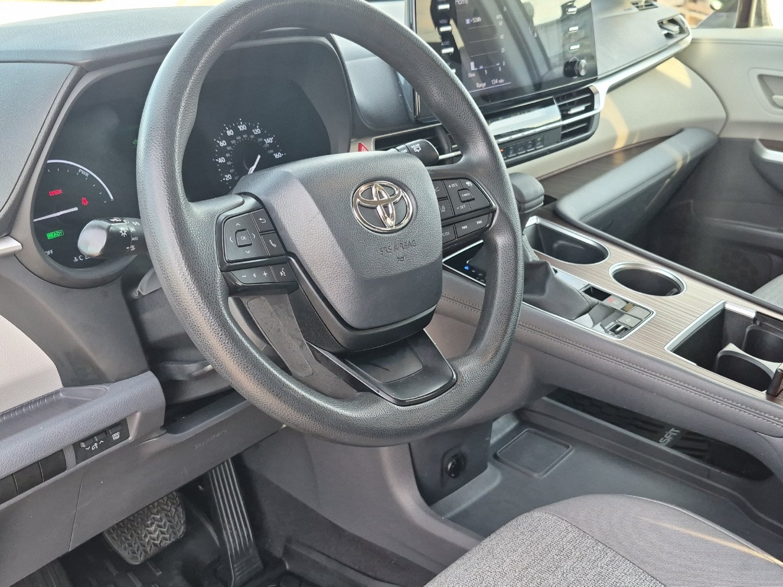 2023 Toyota Sienna LE 8 Passenger