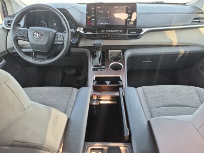 2023 Toyota Sienna LE 8 Passenger