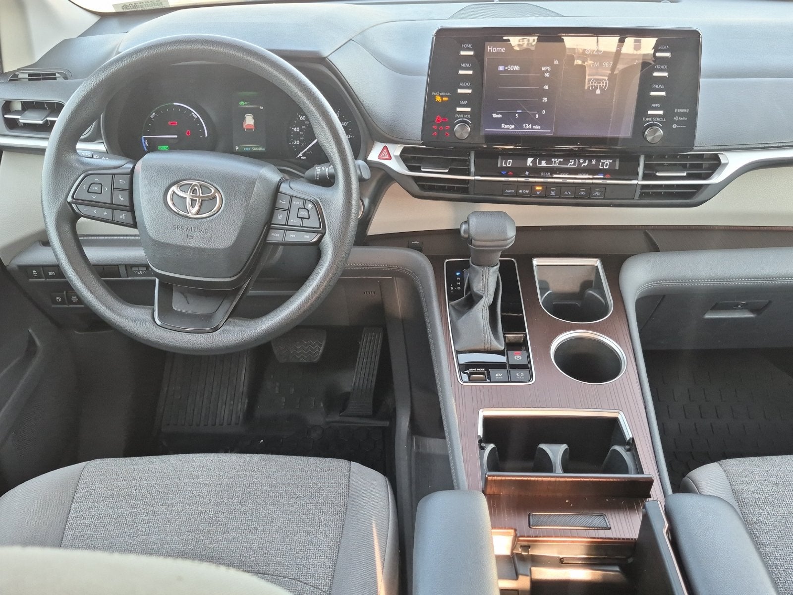 2023 Toyota Sienna LE 8 Passenger