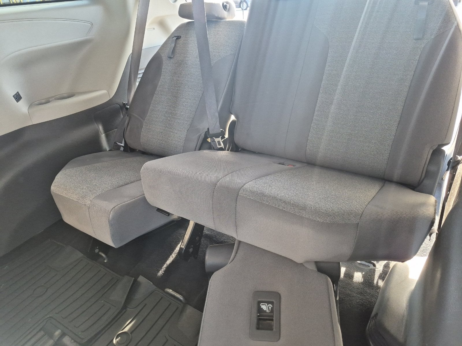 2023 Toyota Sienna LE 8 Passenger