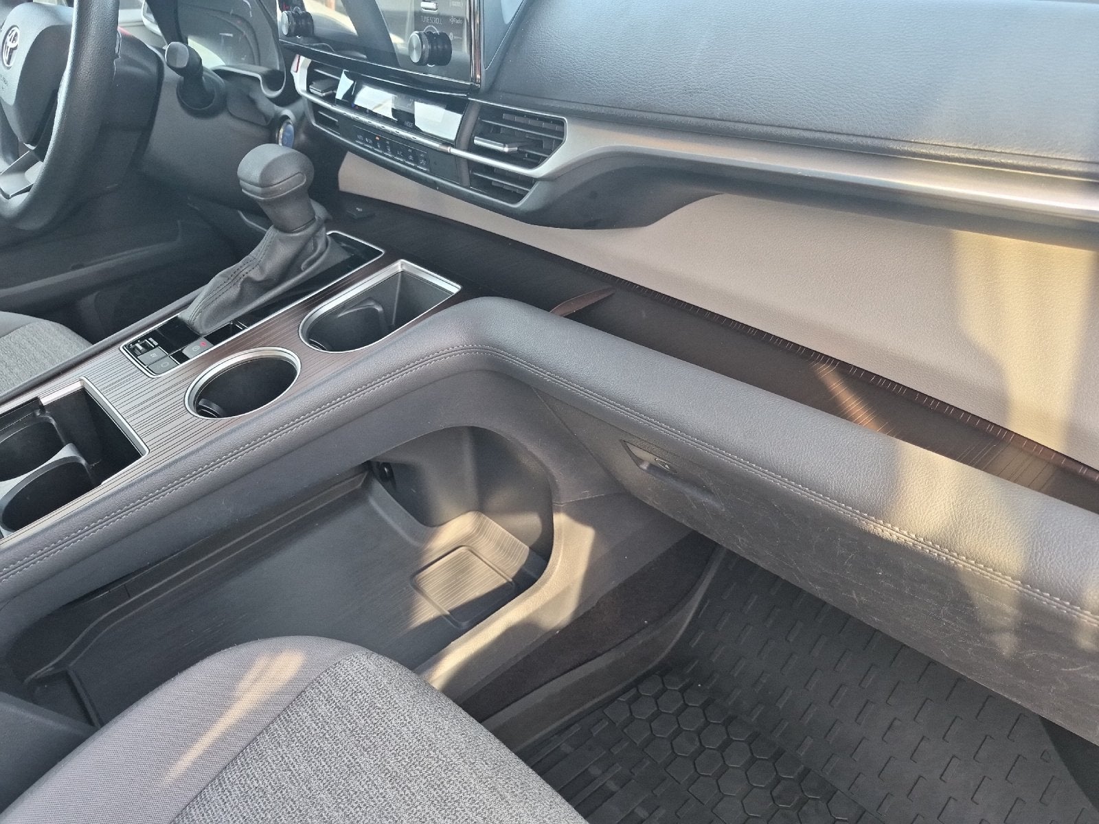 2023 Toyota Sienna LE 8 Passenger