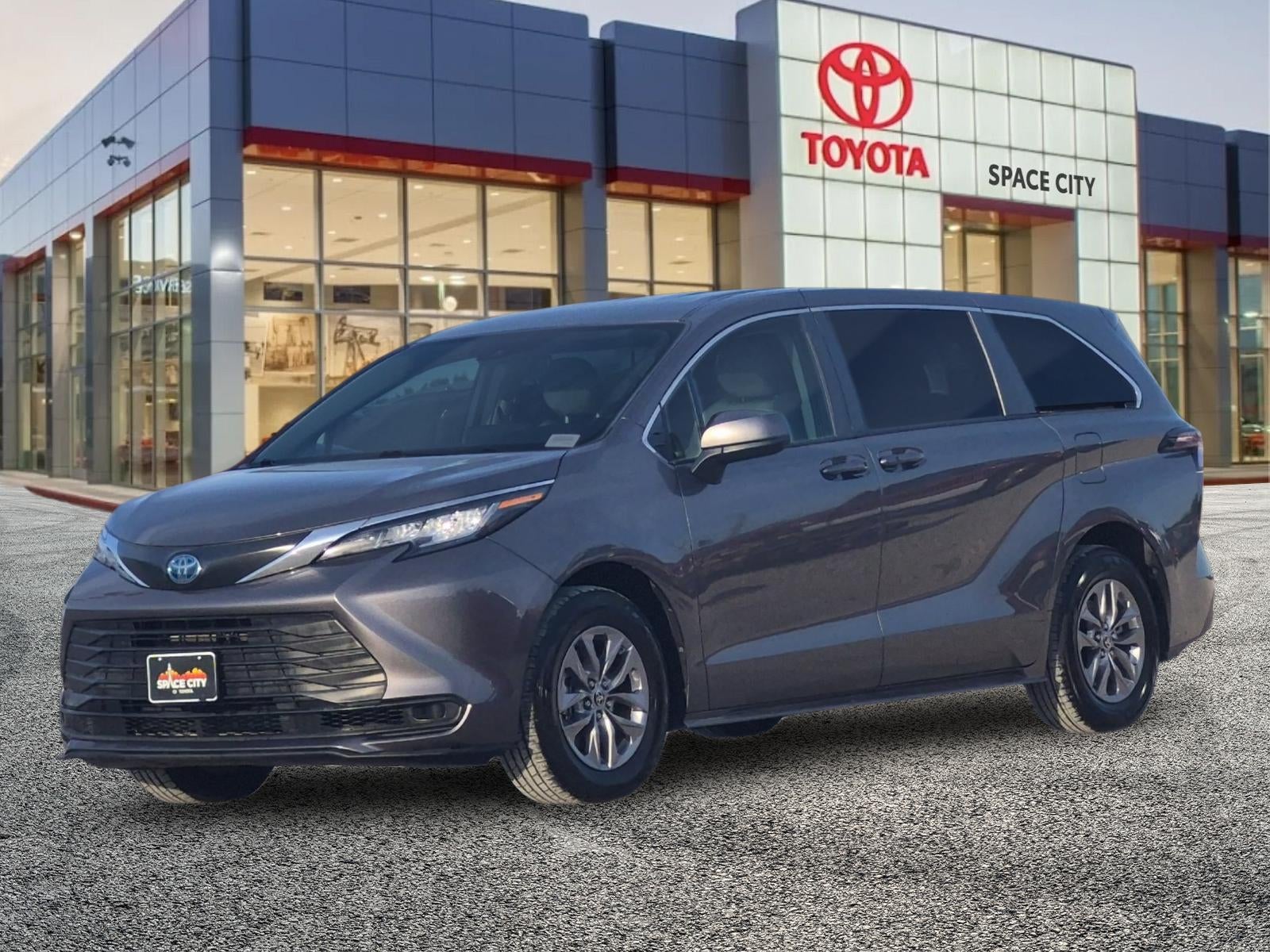 2023 Toyota Sienna LE 8 Passenger