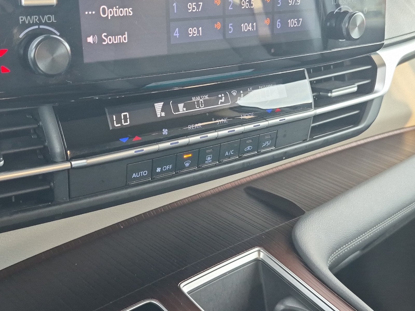 2023 Toyota Sienna LE 8 Passenger