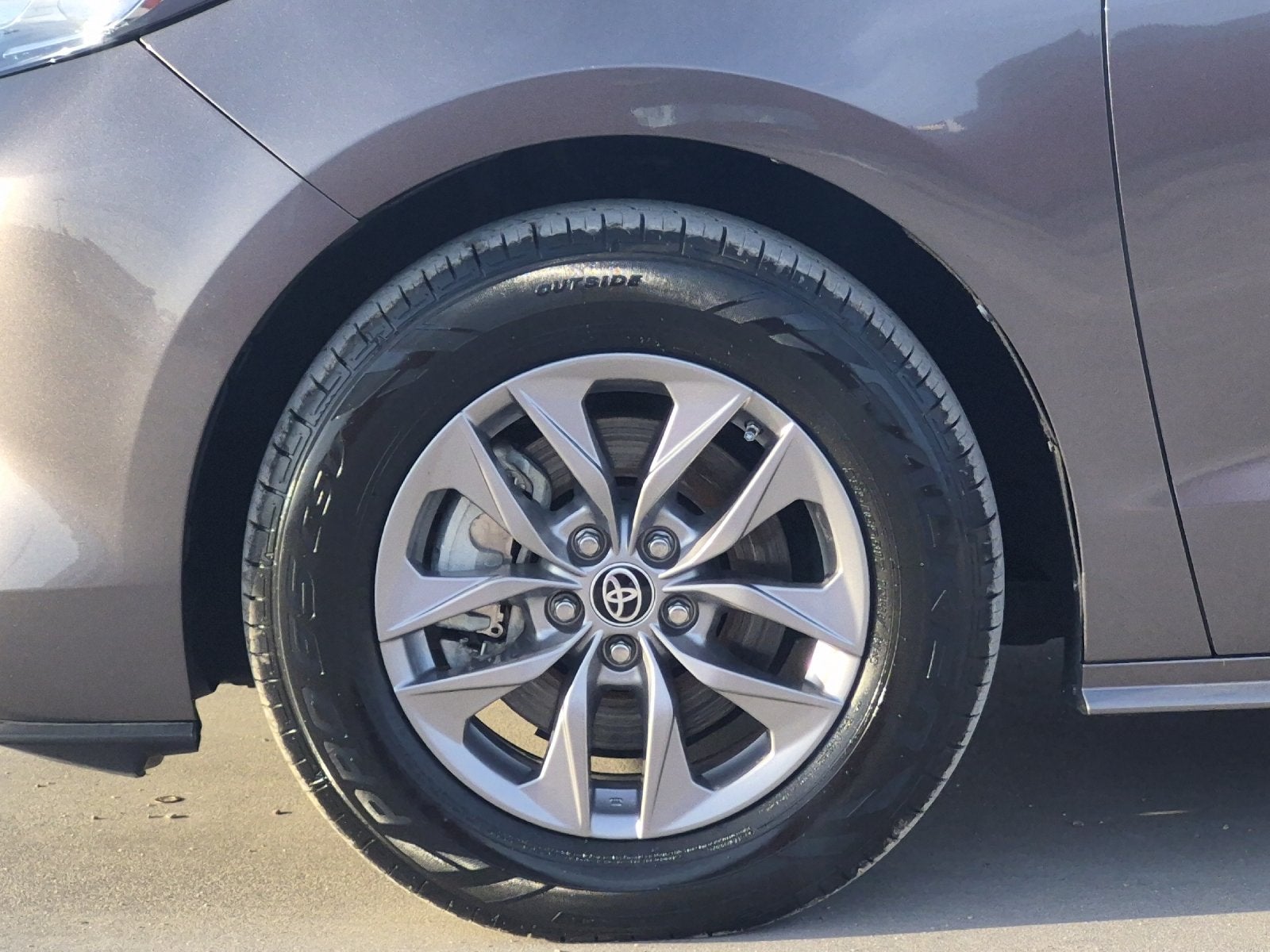 2023 Toyota Sienna LE 8 Passenger