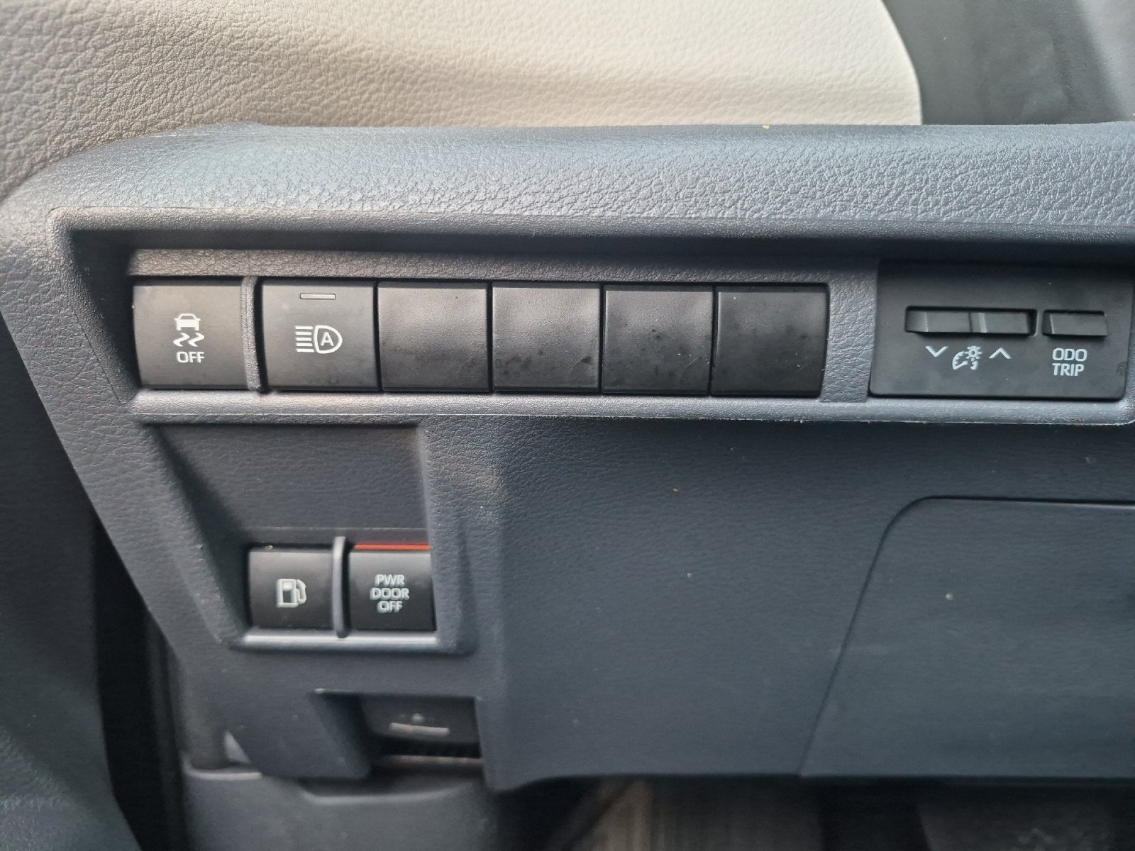 2023 Toyota Sienna LE 8 Passenger