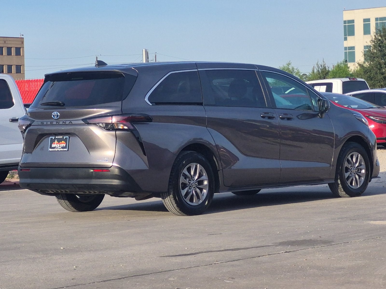 2023 Toyota Sienna LE 8 Passenger