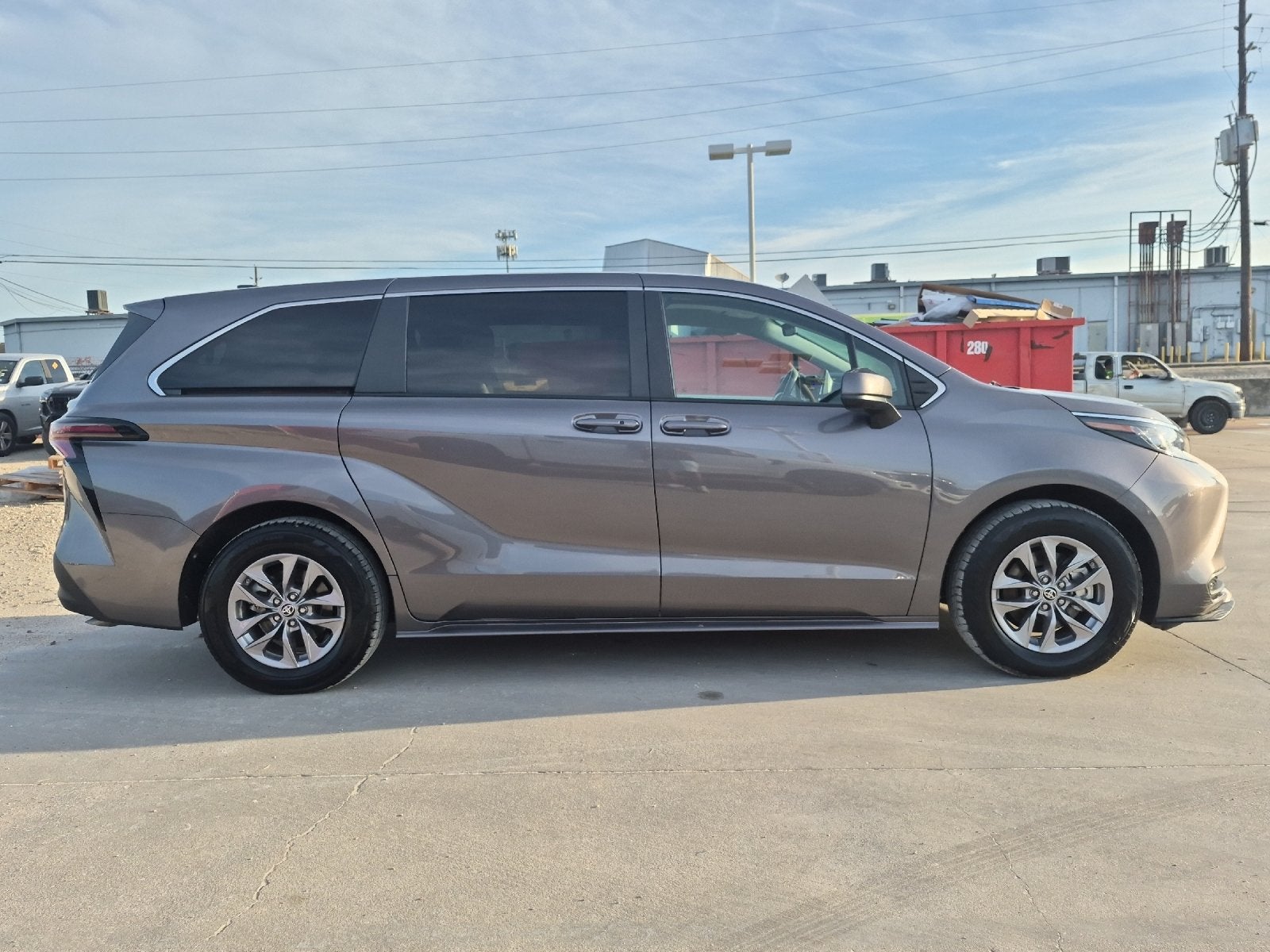 2023 Toyota Sienna LE 8 Passenger
