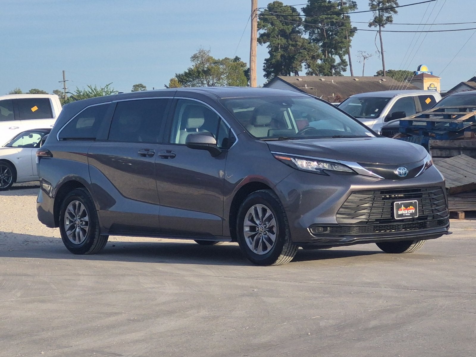 2023 Toyota Sienna LE 8 Passenger