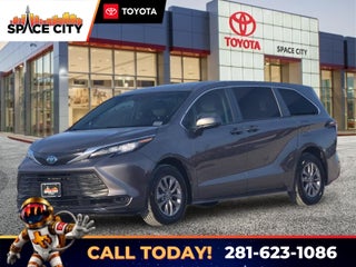 2023 Toyota Sienna LE 8 Passenger
