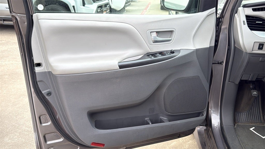 2018 Toyota SIENNA LE 3.5L LE