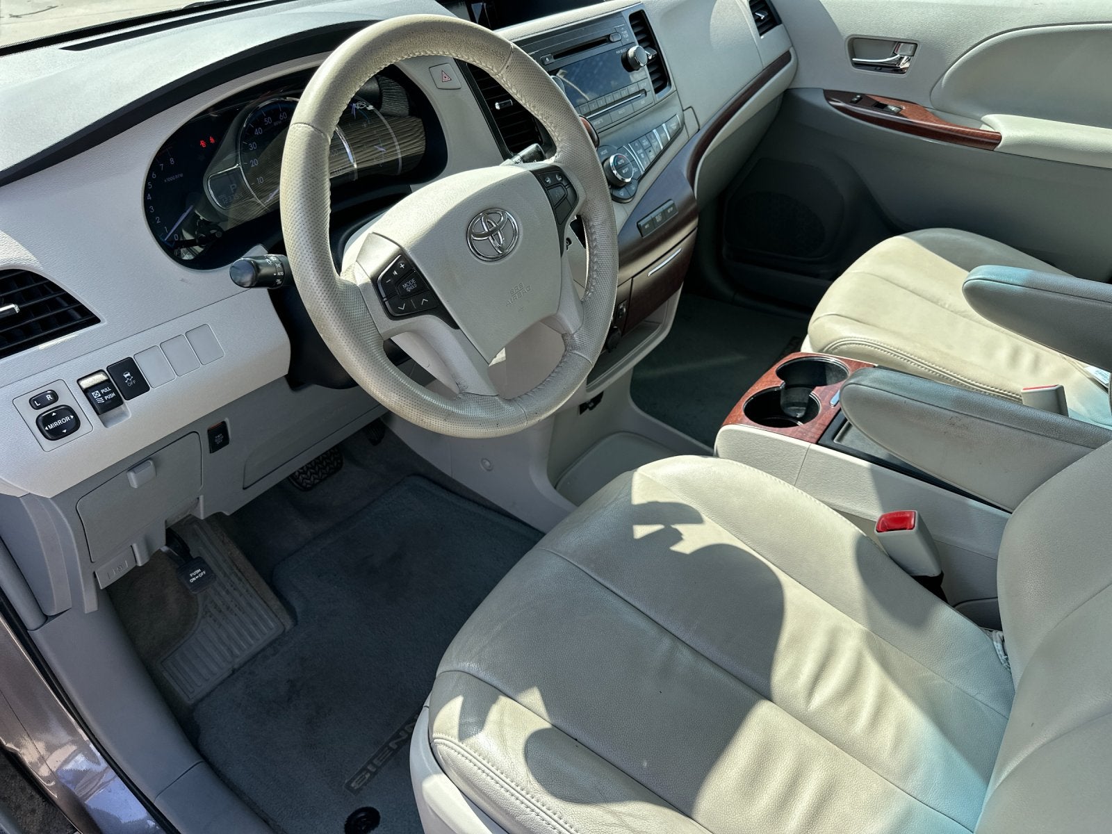 2013 Toyota SIENNA XLE 3.5L XLE 8 Passenger