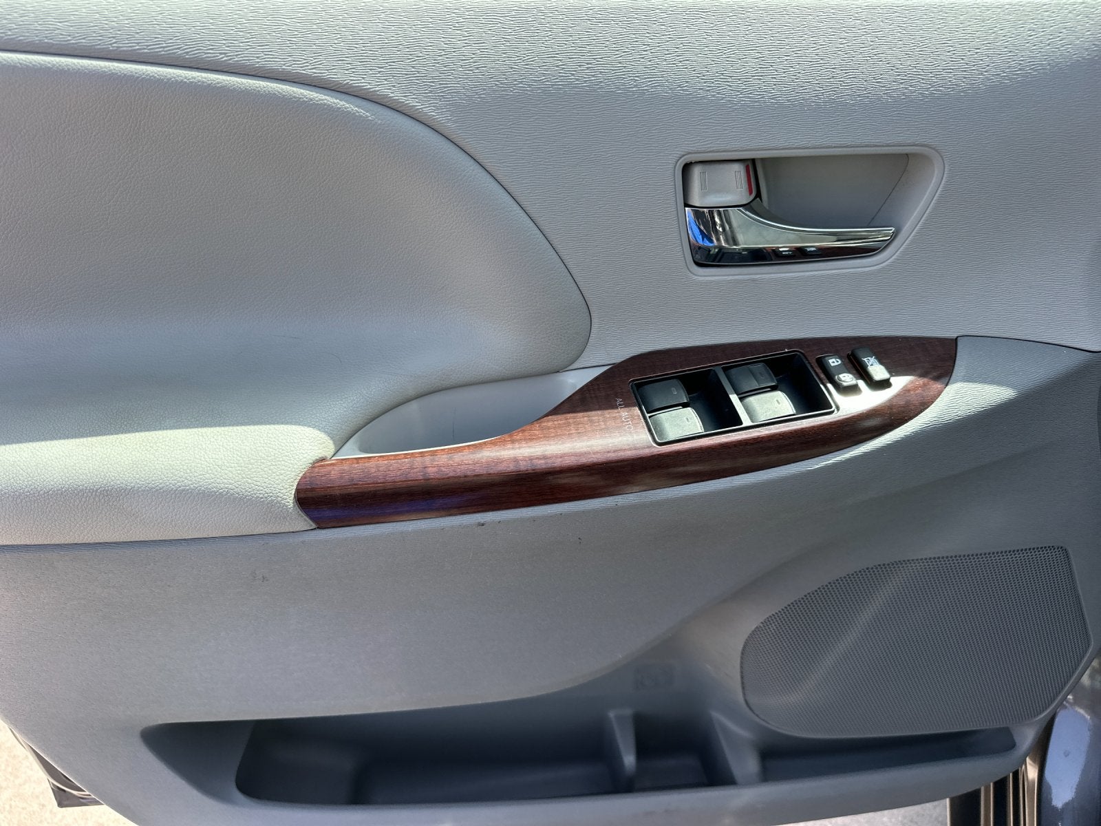 2013 Toyota SIENNA XLE 3.5L XLE 8 Passenger