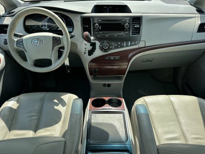 2013 Toyota SIENNA XLE 3.5L XLE 8 Passenger