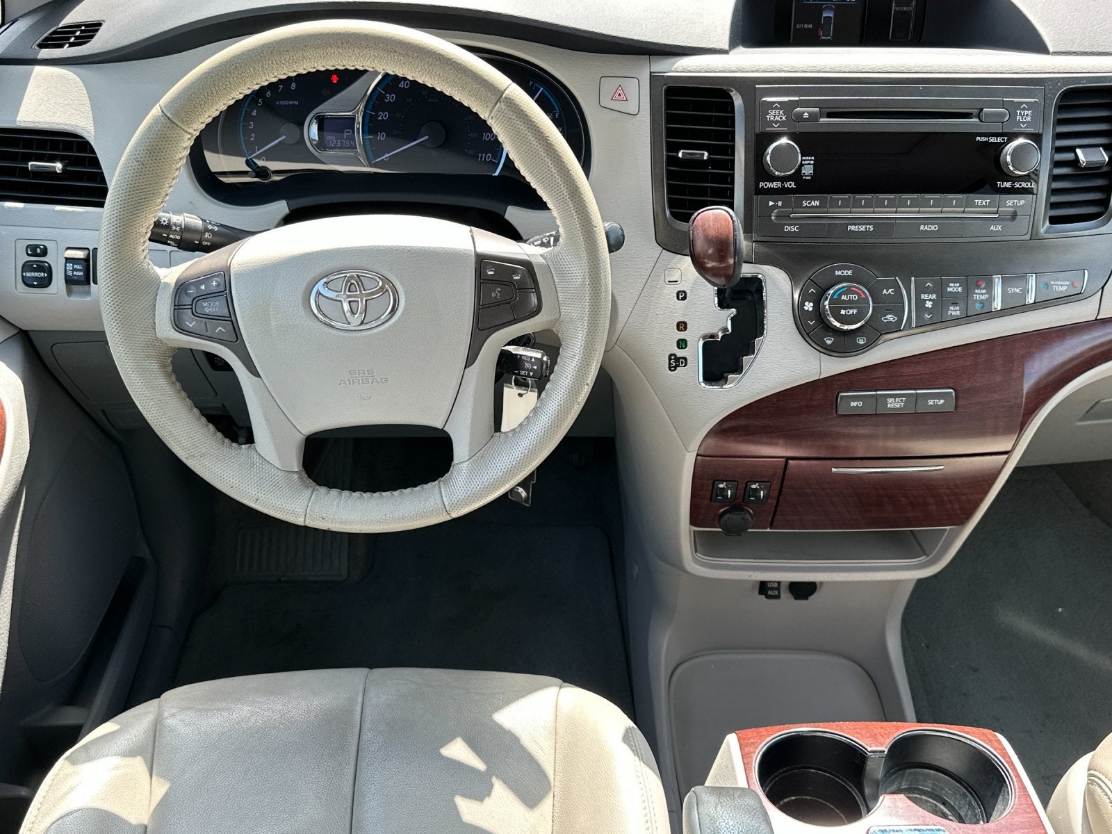2013 Toyota SIENNA XLE 3.5L XLE 8 Passenger