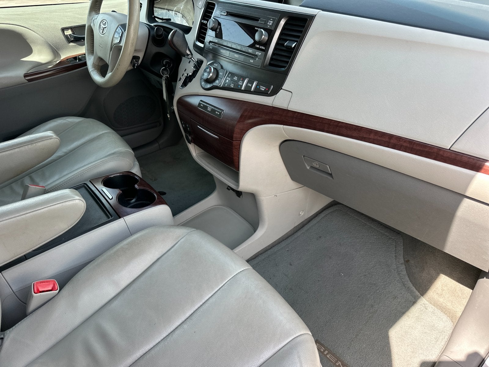 2013 Toyota SIENNA XLE 3.5L XLE 8 Passenger