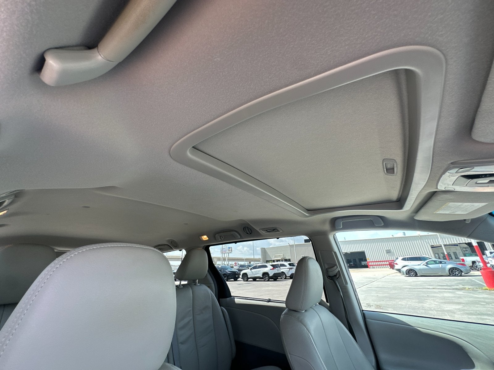2013 Toyota SIENNA XLE 3.5L XLE 8 Passenger