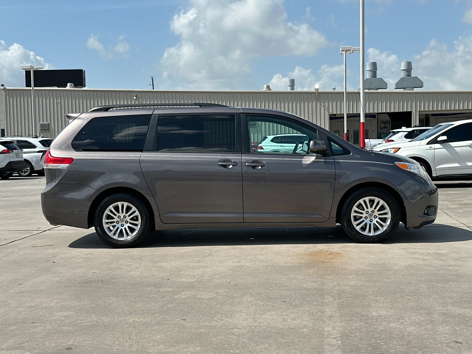 2013 Toyota SIENNA XLE 3.5L XLE 8 Passenger