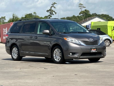 2013 Toyota SIENNA XLE 3.5L XLE 8 Passenger
